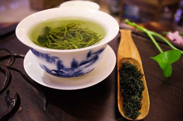 Foods Make You Look Younger - green tea